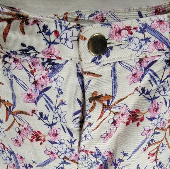 Floral denim jean shorts size 10 by H&M in great condition very pretty. - Picture 2 of 5